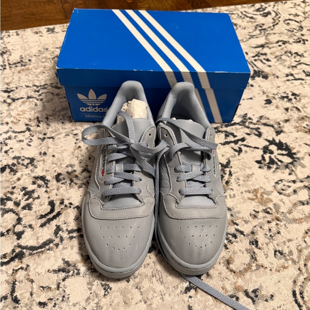NEVER WORN adidas Yeezy Powerphase Calabasas Grey size 6.5 Men